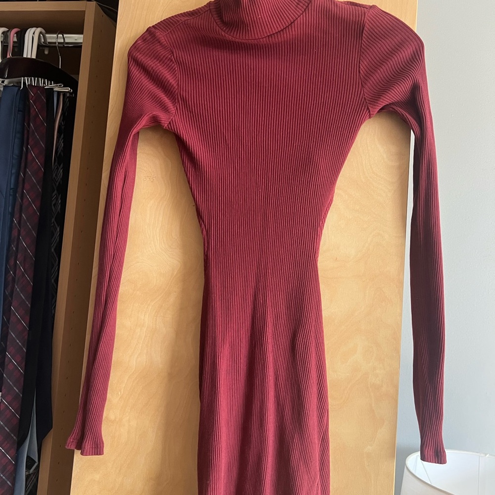 Elegant Red Ribbed Turtleneck Dress with open back